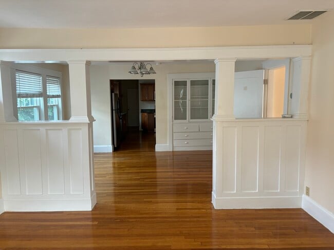 Building Photo - 253 Brown St