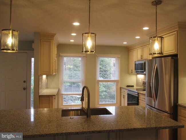 Building Photo - 4844 Cloister Dr
