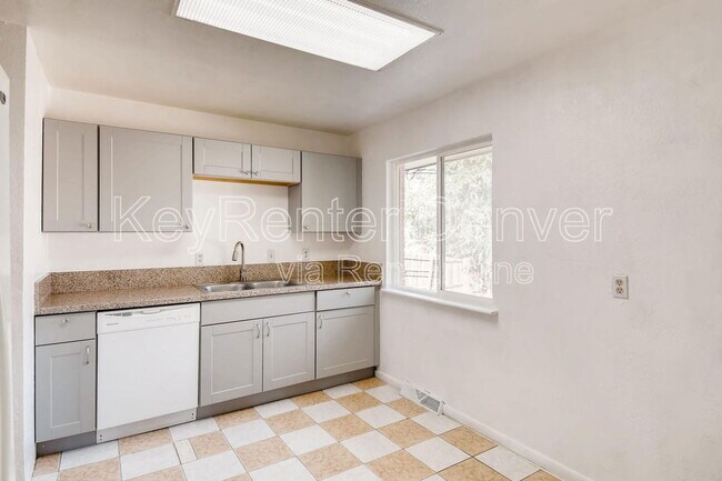 Building Photo - 9160 Cypress Dr