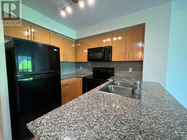 Building Photo - 16 Yonge St