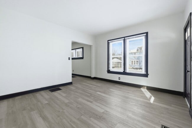 Foto del edificio - 2406 Miner St