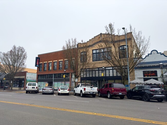 Building Photo - NEWLY RENOVATED DOWNTOWN SALEM STUDIO