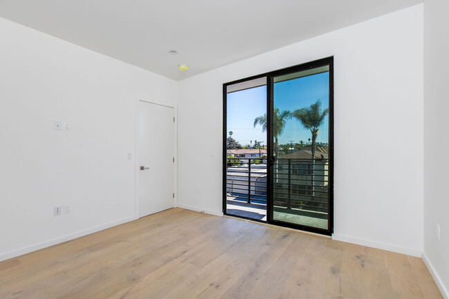 Building Photo - 2021 S Redondo Blvd