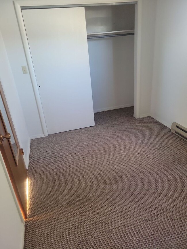 Building Photo - 518 2nd Ave E