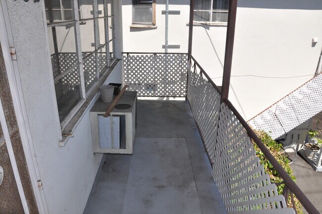 Foto del edificio - 818 W Glenoaks Blvd