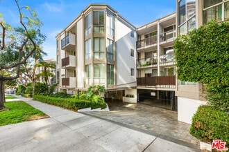 Building Photo - 8530 Holloway Dr