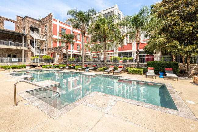 Piscina estilo resort - American Can Apartments