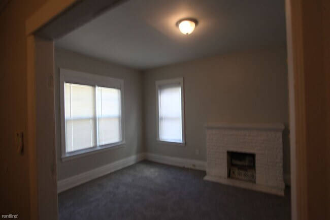 Building Photo - 4 br, 1 bath House - 428 King St 428 King