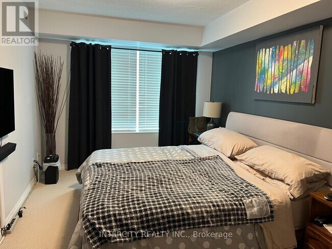 Photo du bâtiment - 1403 Royal York Rd