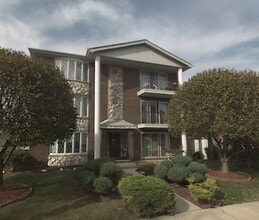 Building Photo - 11250 Moraine Dr