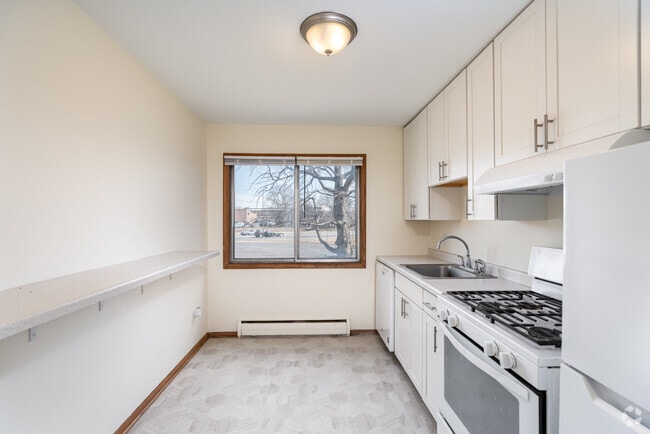 2BR,1BA - 700SF - Kitchen - 1700/10 Johnson