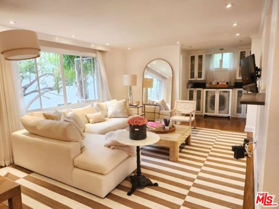 Foto principal - 132 San Vicente Blvd