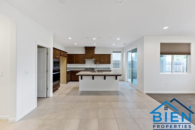 Foto del edificio - 1227 Las Rosas Ave