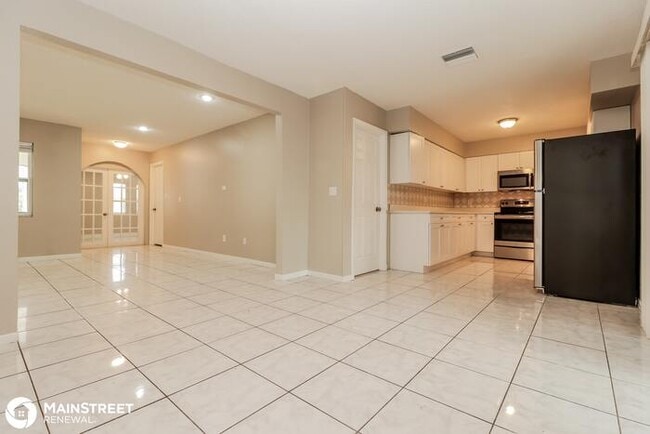 Building Photo - 1612 Cromwell Dr, Tarpon Springs, FL 34689