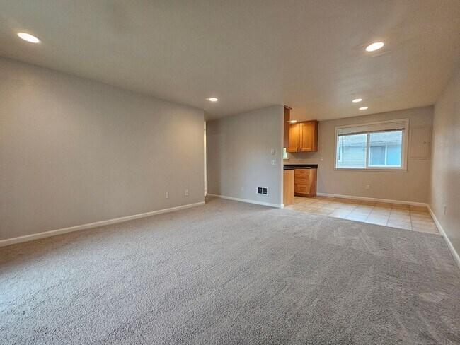 Building Photo - Beautiful 2 Bed 1 Bath Condo in Mountlake ...
