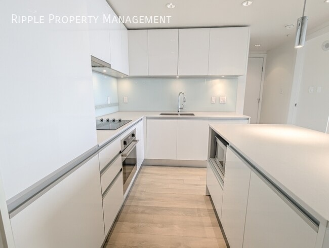 Building Photo - FANTASTIC 1 BED\1 BATH CONDO | VICTORIA PARK