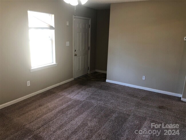 Foto del edificio - 2803 Pleasant Garden Rd