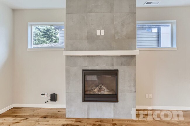 Building Photo - 5035 SE Knapp St