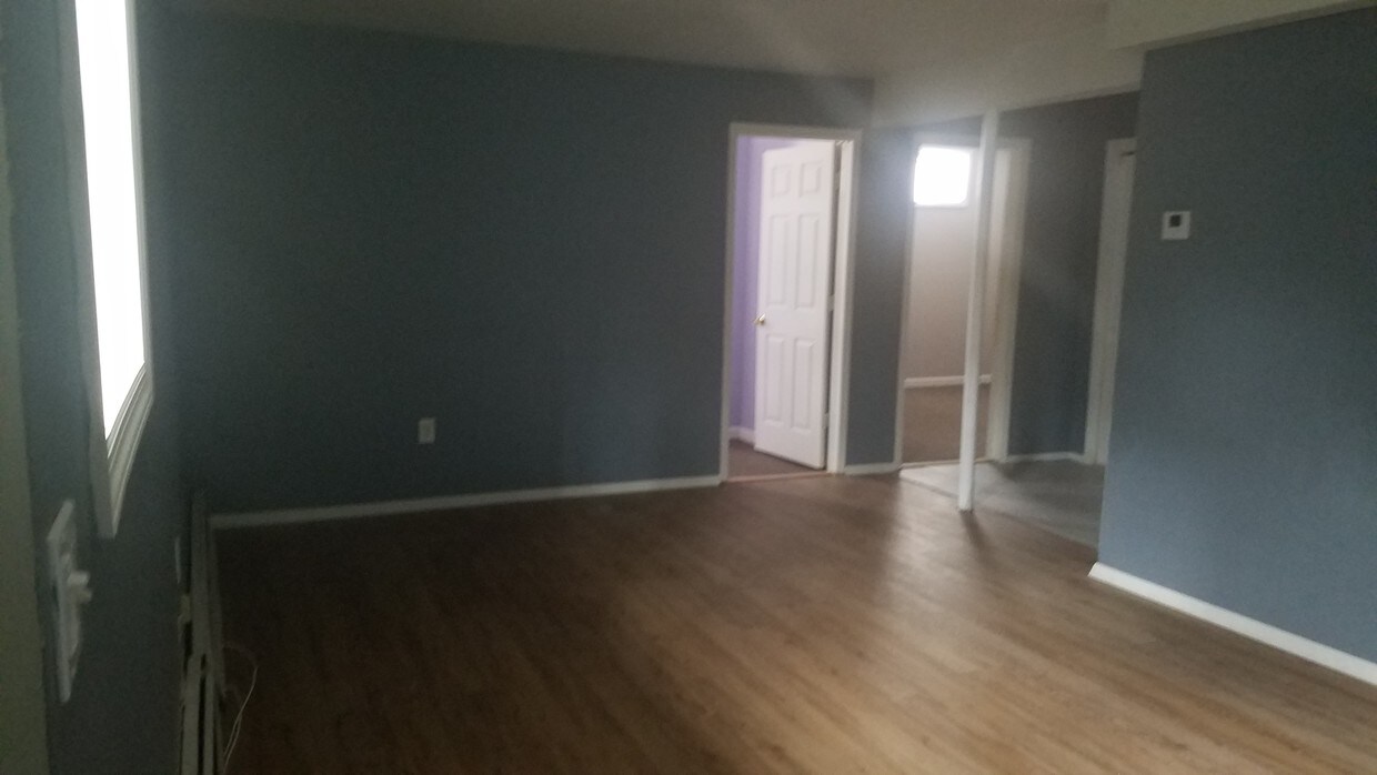 Primary Photo - 5 Planters Ln