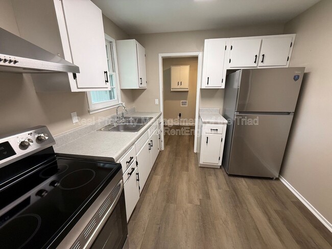 Building Photo - 2523 Overbrook Dr