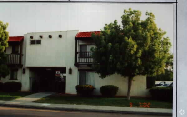 Building Photo - 732 E Lexington Ave