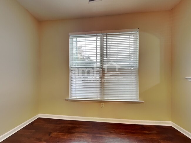 Building Photo - 60 Summer Hill Way