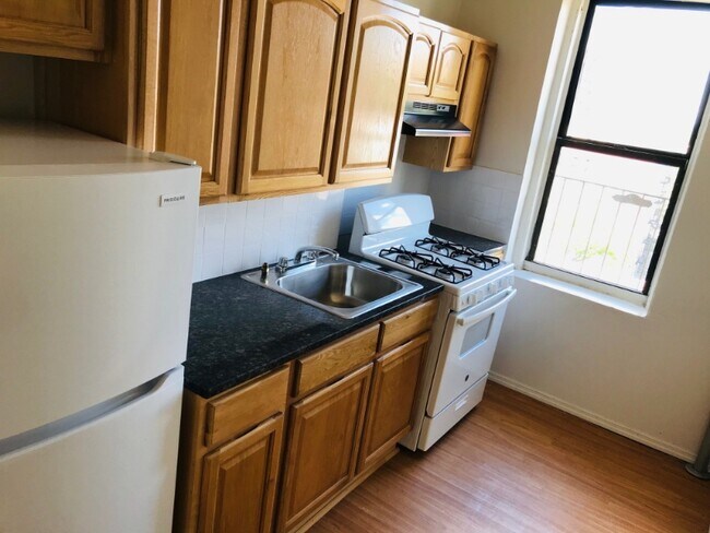 Foto del edificio - 3316 Kingsbridge Ave