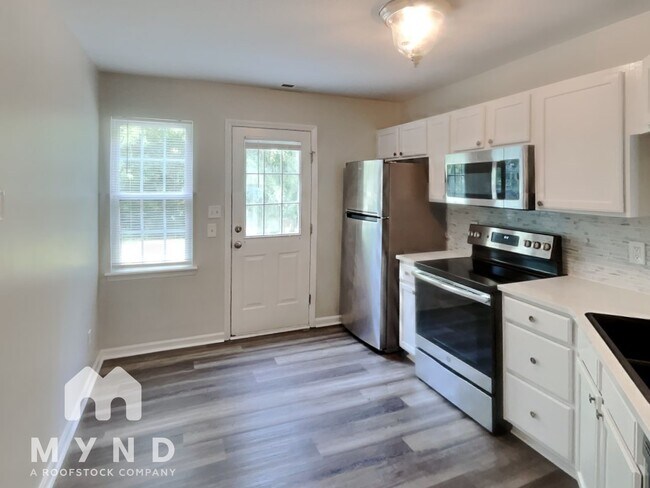 Building Photo - 217 Gladstone Dr