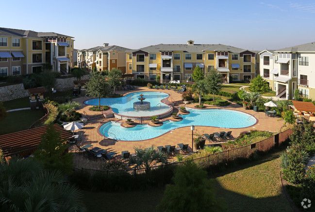 Building Photo - 210 Amberwood Dr S