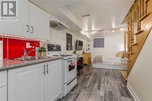 Building Photo - 148 Major St