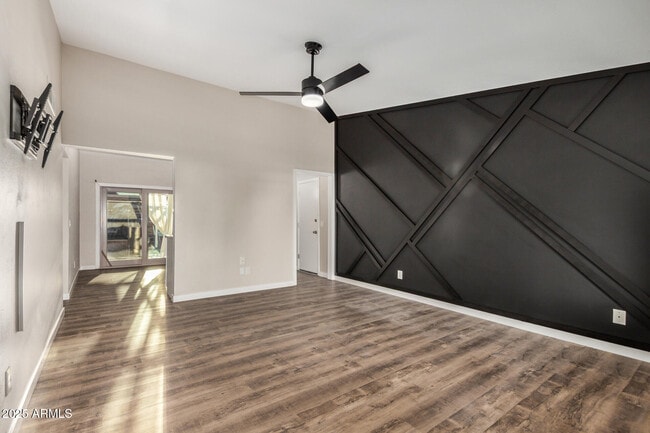 Building Photo - 421 E Wickieup Ln