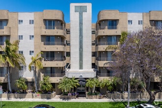 Building Photo - 8715