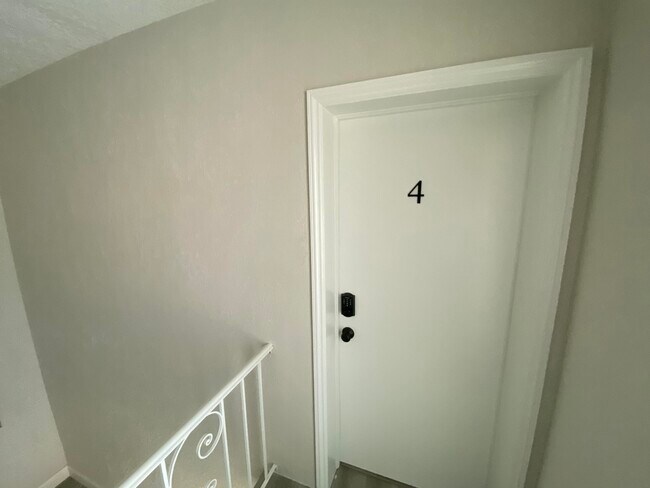 Foto del edificio - 115 Lucerne Ave