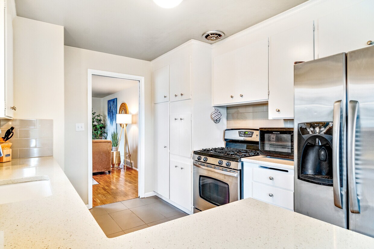 Foto principal - 5100 6th Ave NW