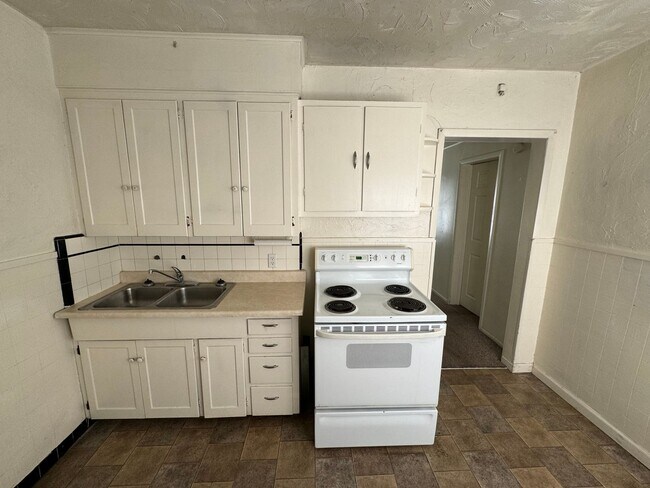 Building Photo - Water &amp; Cedar