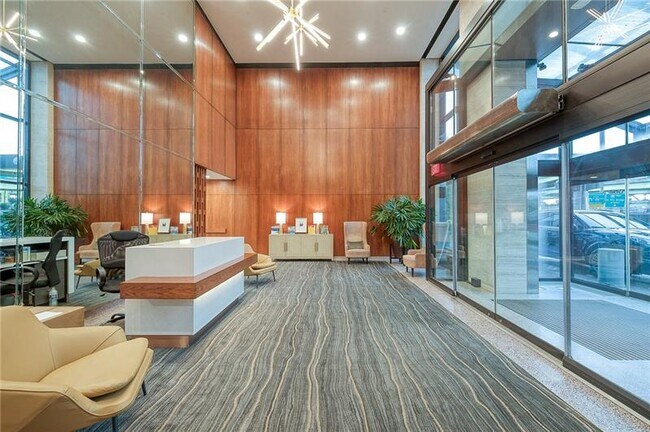 Building Photo - 320 Fort Duquesne Blvd