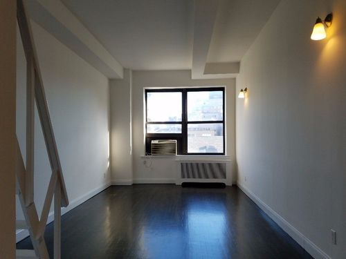 Primary Photo - 135 W 16th St