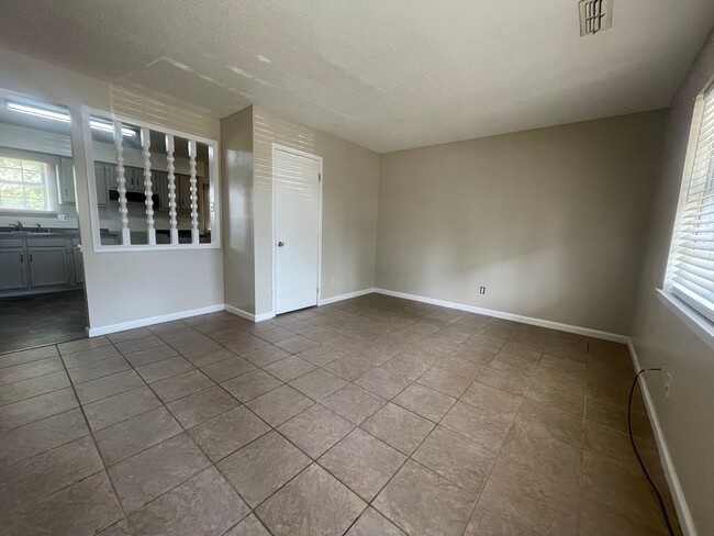 Building Photo - 3/1 on Sandlin Rd Available 9/9/24!!