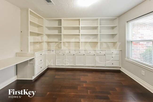 Foto del edificio - 6722 Woodland Oaks