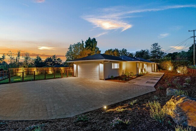 Foto del edificio - 880 Pinehurst Dr