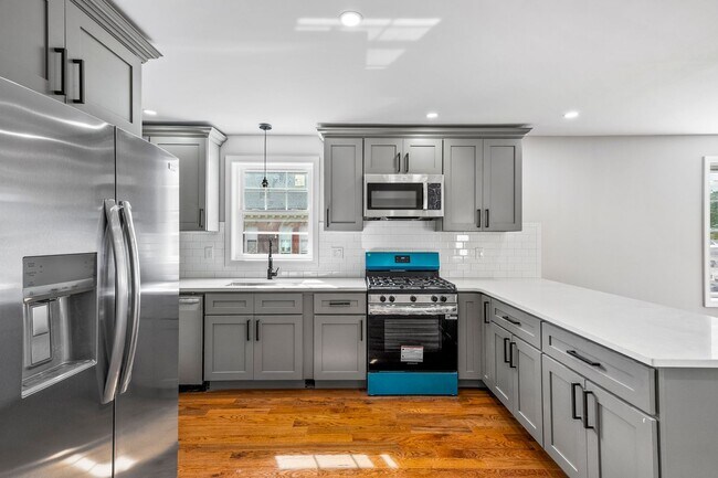 Building Photo - Beautifully Remodeled 3-Unit Rental Property