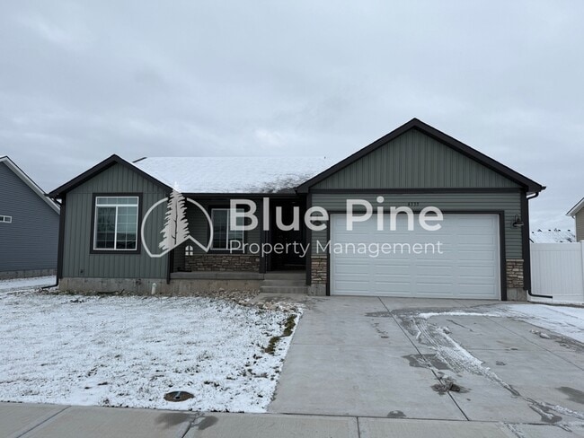 Building Photo - 4335 N Dudley Ave