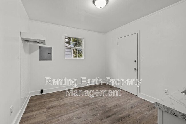 Building Photo - 4010 Vandiver Ct