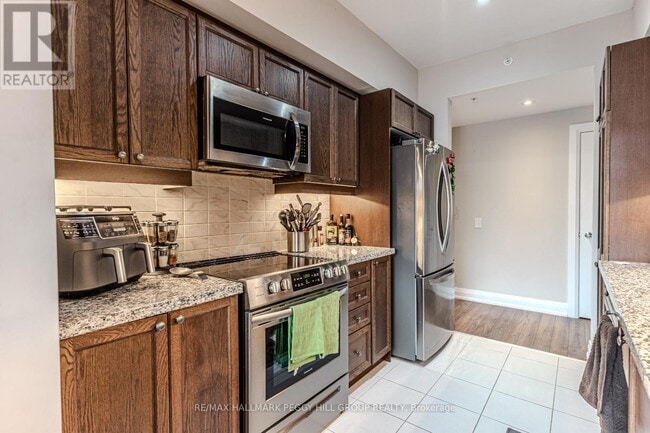 Building Photo - 302-302 Essa Rd