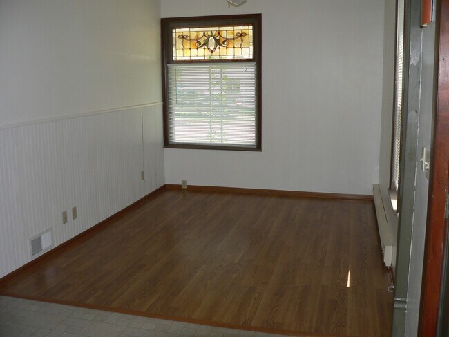 Interior de la calle High 129.JPG - 204 W Cedar St