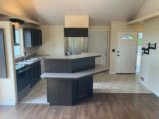 Building Photo - 3096 Deering Dr NW