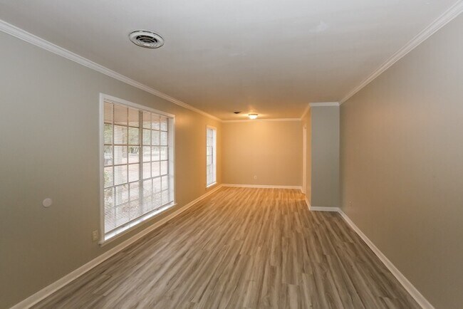 Building Photo - Beautiful Home, Perfect for You