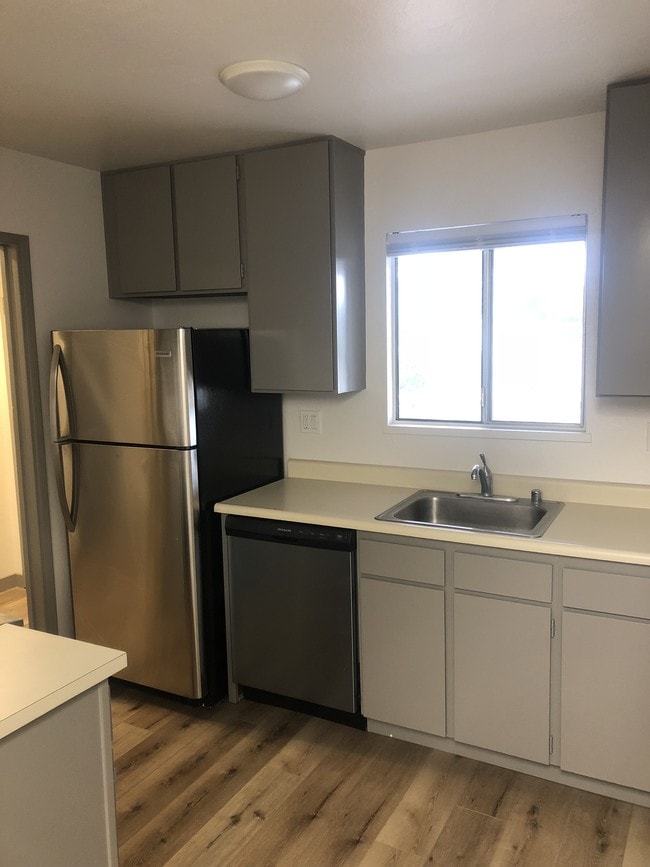 Kitchen - 305 19th St