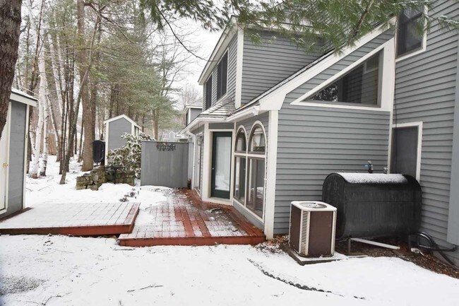 Building Photo - 12 Nestledown Dr