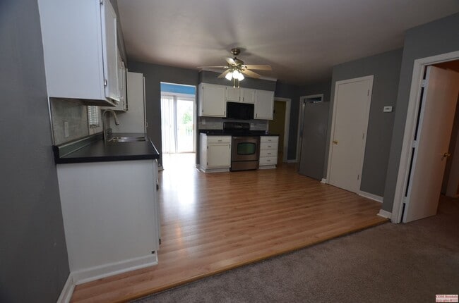 Building Photo - Cute DSM Ranch Home